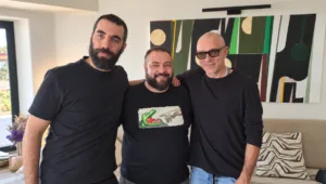 Ο Ρομέν Γαβράς και ο Βενσάν Κασέλ στην ελληνική τηλεόραση – Σε ποια εκπομπή θα βρεθούν;