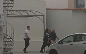 Στο Ναυτοδικείο ο 46χρονος του Πολεμικού Ναυτικού για τους εμπρησμούς σε σπίτια και αυτοκίνητα πρώην