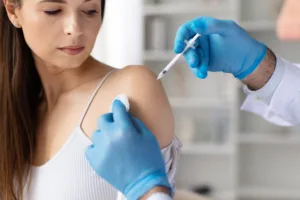 Εμβόλια: Απλά, ανοσοενισχυμένα, αλλά και σε μορφή σπρέι