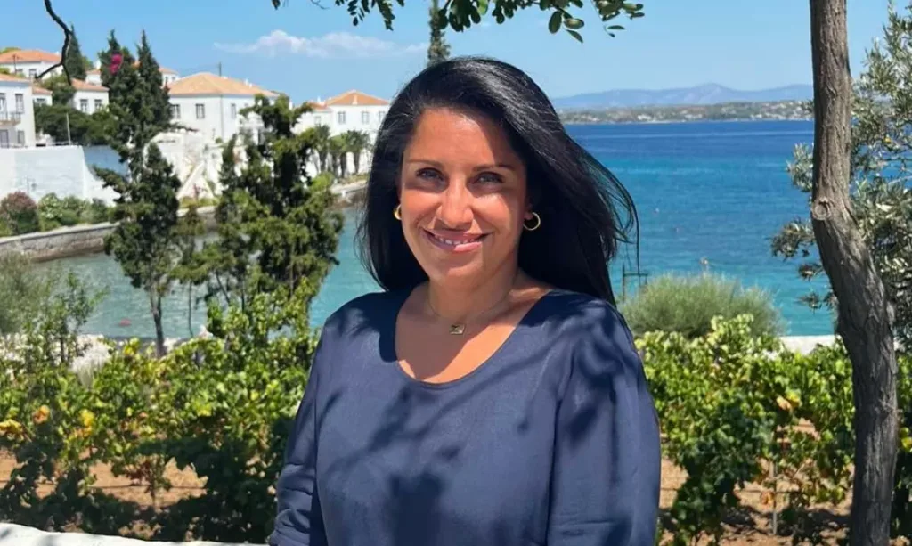 Ευγενία Φραγγιά (δήμαρχος Σπετσών) στον ΕΤ: «Σχεδιάζουμε το μέλλον σεβόμενοι την Ιστορία»