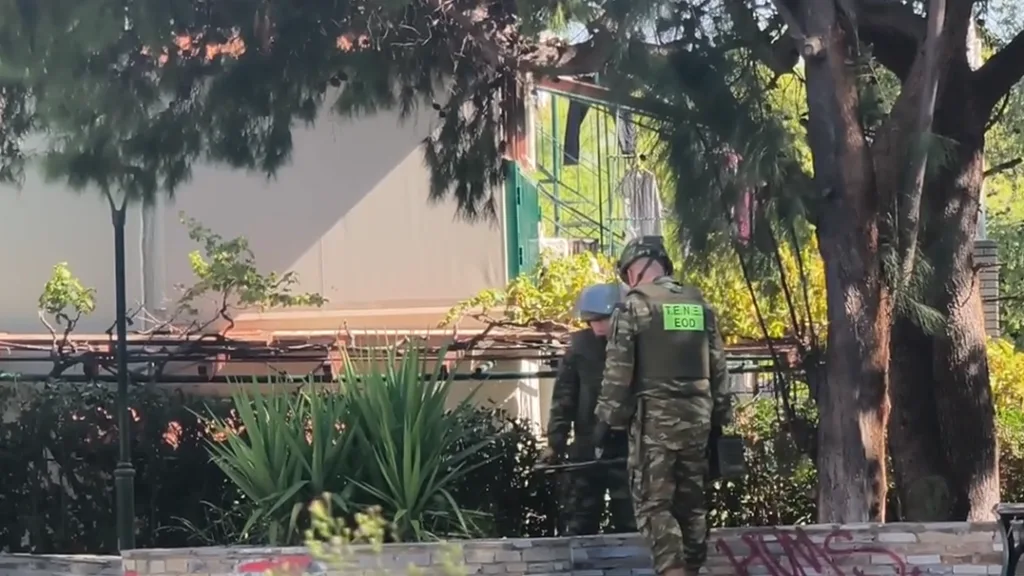 Χαϊδάρι: Απομακρύνθηκε χειροβομβίδα από πάρκο – Ολοκληρώθηκε η επιχείρηση του στρατού