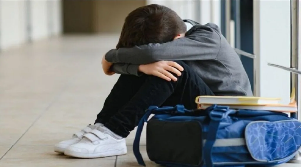 Μεσολόγγι: Πέντε ανήλικοι ξυλοκόπησαν μαθητή μέσα στο σχολείο – Συνελήφθησαν και οι γονείς τους