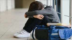 Μεσολόγγι: Πέντε ανήλικοι ξυλοκόπησαν μαθητή μέσα στο σχολείο – Συνελήφθησαν και οι γονείς τους