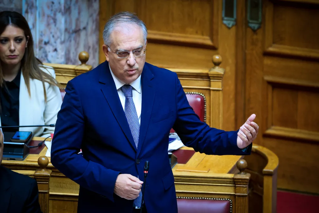 Θεοδωρικάκος στη Βουλή: «Η ΝΔ είναι λαϊκή παράταξη που νοιάζεται για όλους τους Έλληνες»