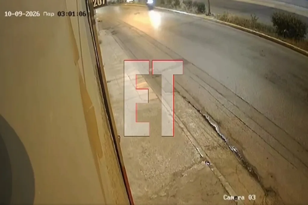 Τροχαίο δυστύχημα με 2 νεκρούς στη Θηβών: Βίντεο ντοκουμέντο από τη στιγμή που η μηχανή καρφώνεται σ