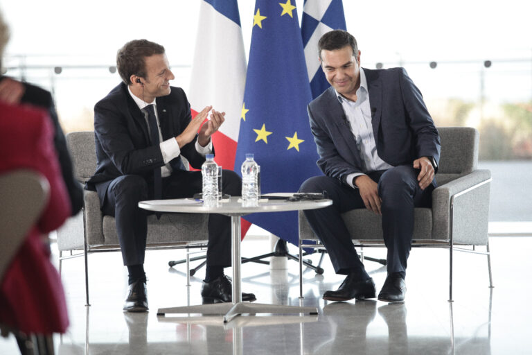 Αλέξης Τσίπρας: Η «στροφή 360 μοιρών» για Μακρόν, το χάιδεμα στον Λαμπρινίδη και η αμνησία για τους συνταξιούχους