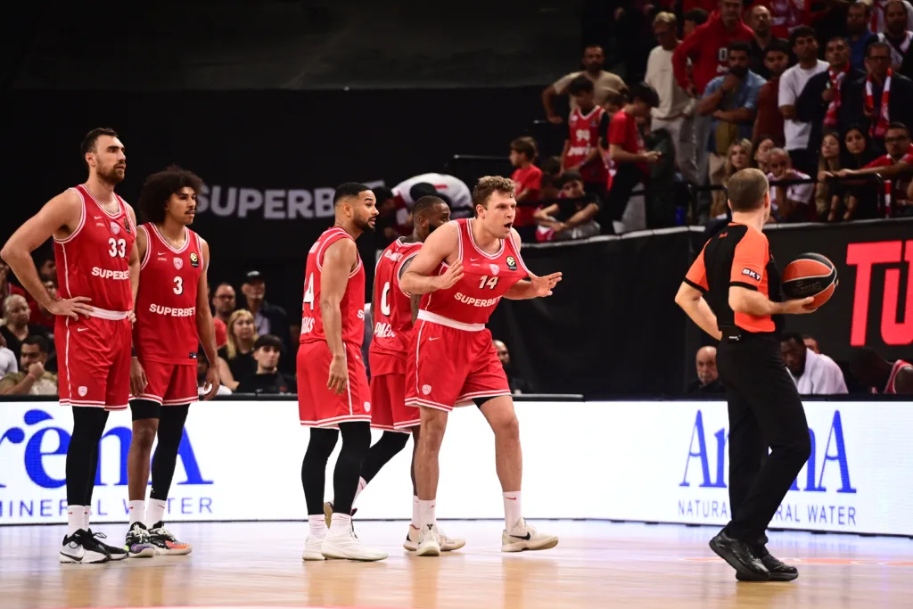 Ολυμπιακός – Φενέρμπαχτσε 61-64: Ήττα στο τέλος για τον μισό Ολυμπιακό
