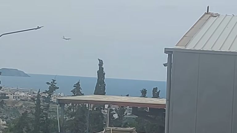 Ηράκλειο: Το γιγαντιαίο Airbus A350 που τράβηξε όλα τα βλέμματα – Γιατί προσγειώθηκε από την αντίθετη κατεύθυνση