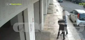Καλαμάτα: Η στιγμή άγριου ξυλοδαρμού 17χρονου από πρώην συμμαθητή του – «Βοήθεια, μαμά» φώναζε