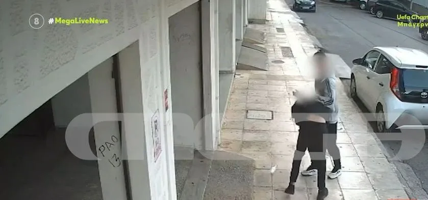 Καλαμάτα: Η στιγμή άγριου ξυλοδαρμού 17χρονου από πρώην συμμαθητή του – «Βοήθεια, μαμά» φώναζε
